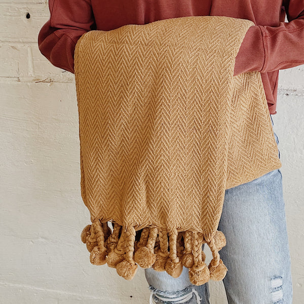 Pom Pom Throw